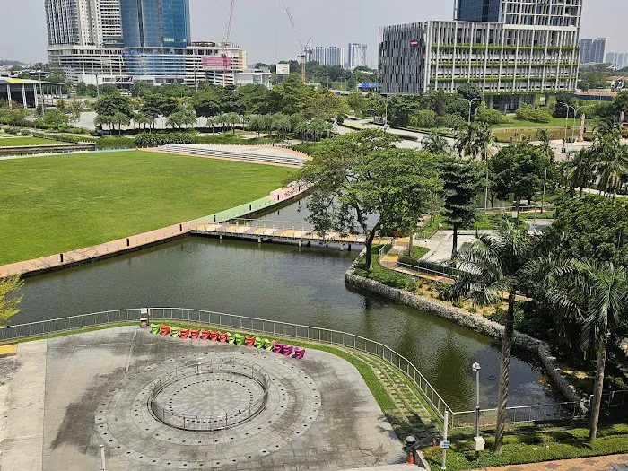 Setia City Park, Oval Lawn Picture 1