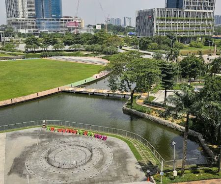 Setia City Park, Oval Lawn