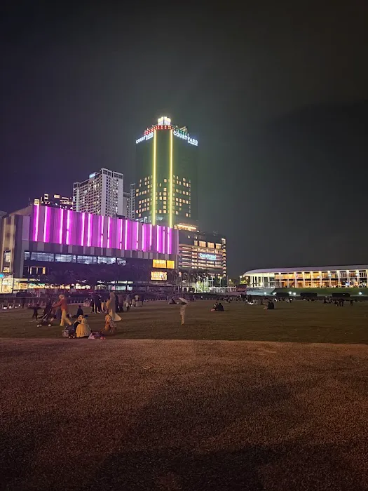 Setia City Park, Oval Lawn Picture 6
