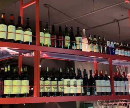 V8 Whisky Bar