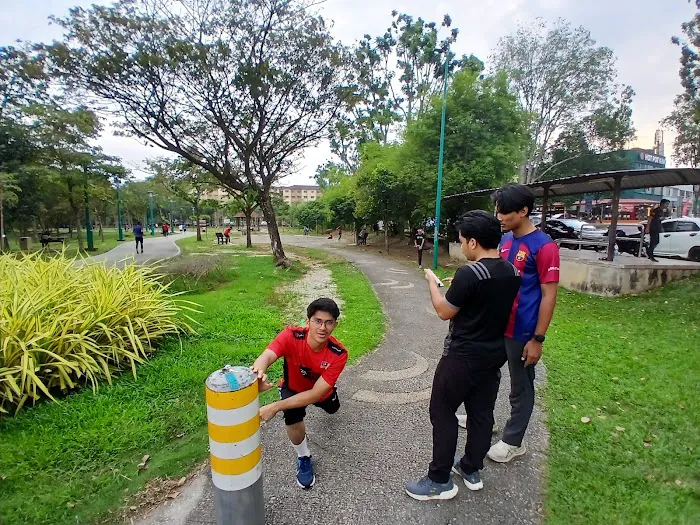 Kawasan Rekreasi Taman Tasik Depan Unisel Picture 2