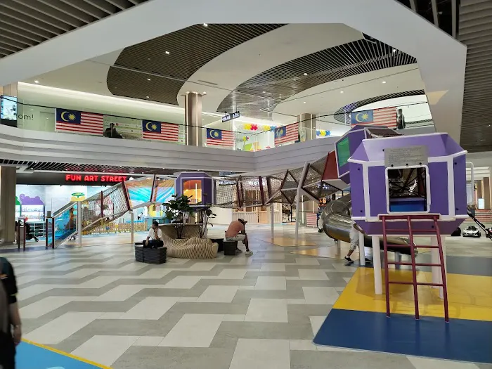 Bloomsvale Shopping Gallery Picture 9
