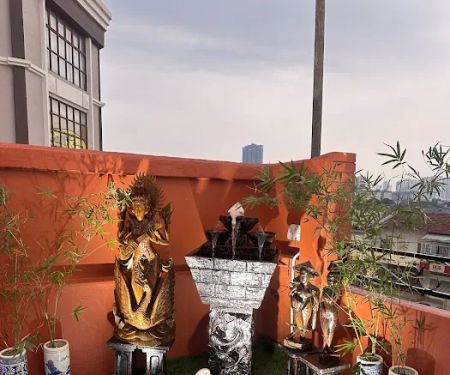 Dchoolaz Restaurant & Bar