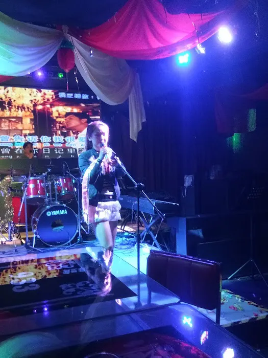 Kara Lounge Picture 6