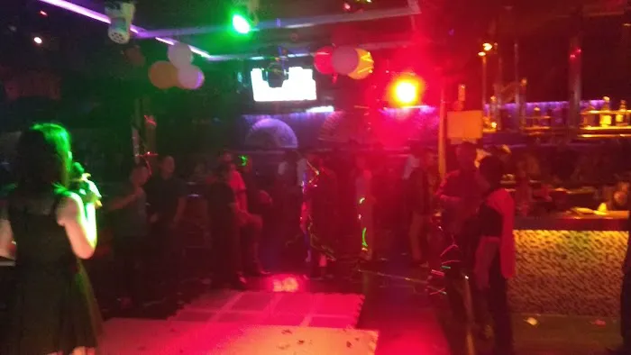 Kara Lounge Picture 8