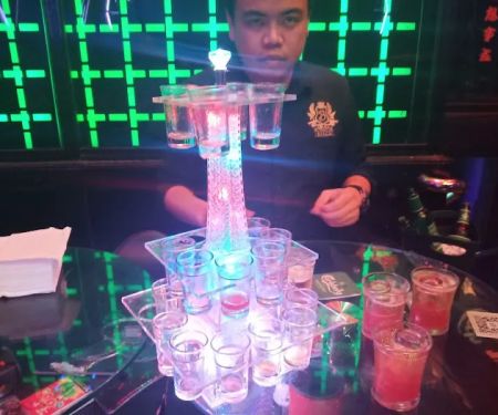 Barce Bistro & Lounge