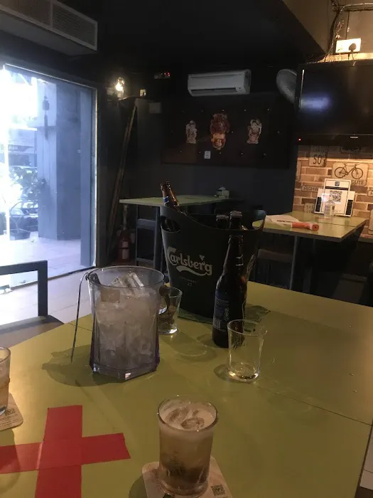B.Boss Pub & Lounge Picture 2