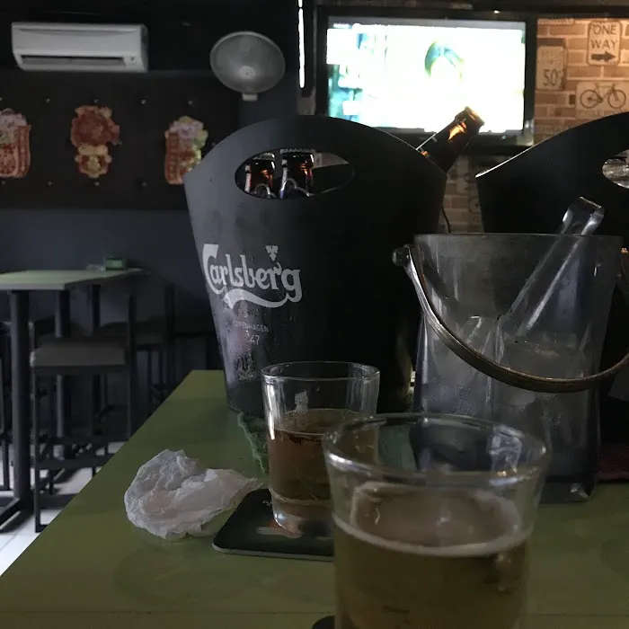 B.Boss Pub & Lounge Picture 3
