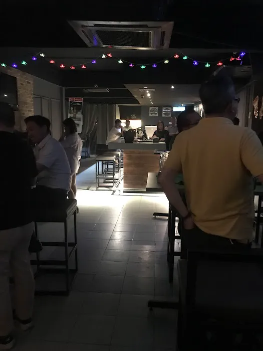 B.Boss Pub & Lounge Picture 4
