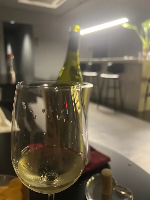 Cinderella Wine Bar Picture 3