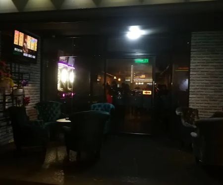 M1 Cafe & Bistro