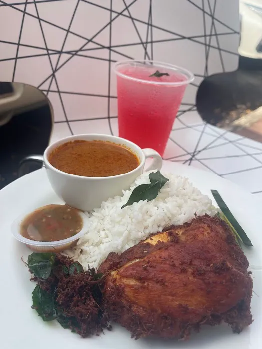 Ayam Goreng Berempah Dapur Makju Picture 1