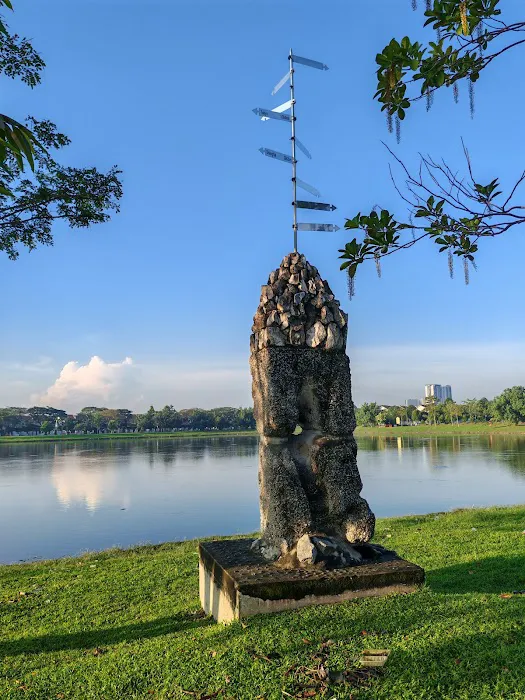 Bandar Botanic Lake Park Picture 4