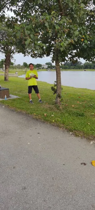 Bandar Botanic Lake Park Picture 3