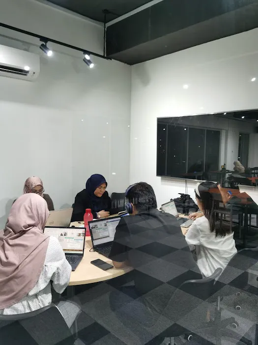 Thinker Table Bangi Picture 3