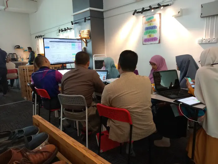 Thinker Table Bangi Picture 7