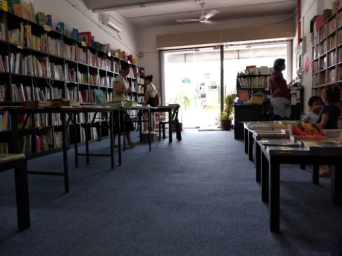 Love Community PUJ Bookstore (社区关怀工作室) Picture 7
