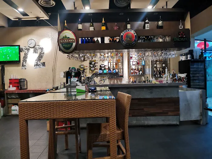 72 Bar & Restaurant Picture 6