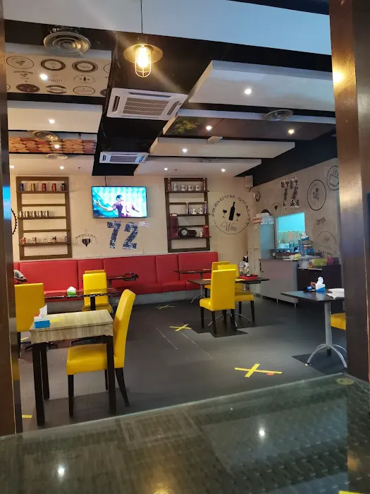 72 Bar & Restaurant Picture 5
