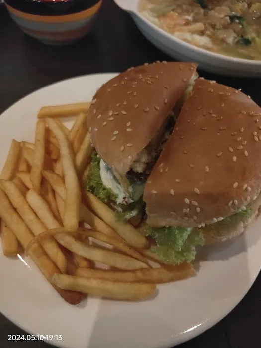72 Bar & Restaurant Picture 10