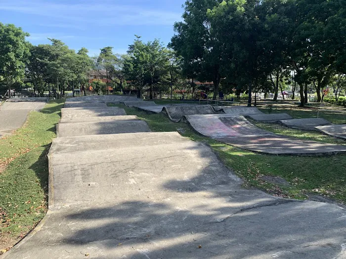 BU7 Outdoor Community Park Picture 6