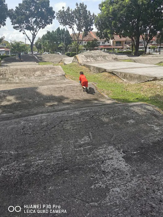 BU7 Outdoor Community Park Picture 9