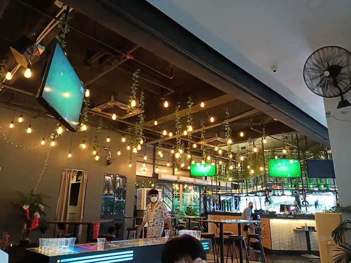 Tipsy Monkey Bar Picture 6