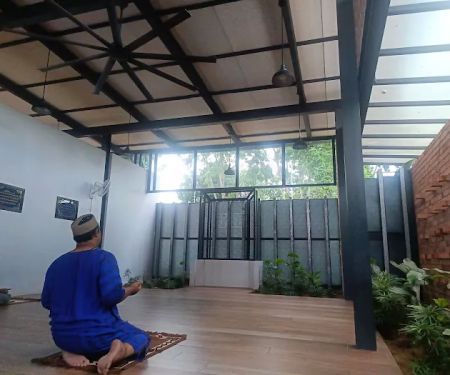 Surau Elmina arah Selatan