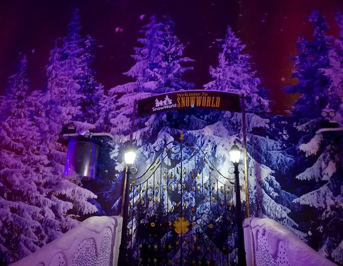 Snow World Picture 5