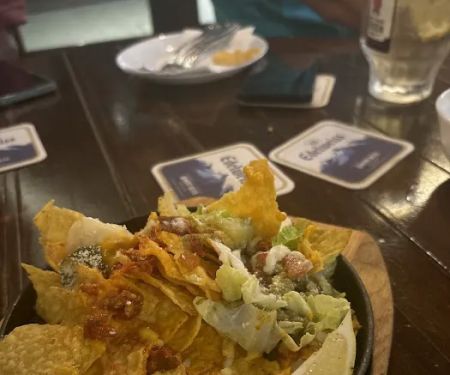 SideLine Restaurant & Sports Bar