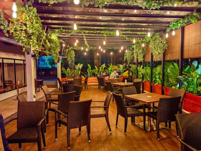 SideLine Restaurant & Sports Bar Picture 9