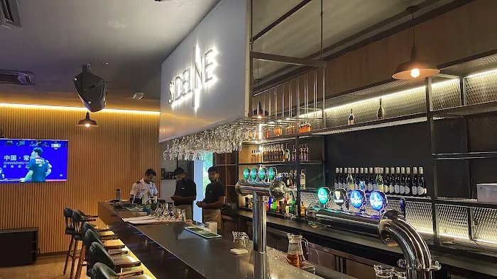 SideLine Restaurant & Sports Bar Picture 7