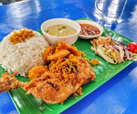 Ayam Penyet Kak T