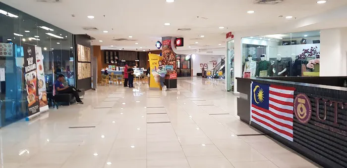 Gurney Mall Picture 7