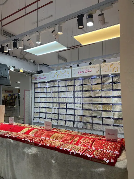 GJ Jewellery /Golden Jaguar Jewellery Picture 7