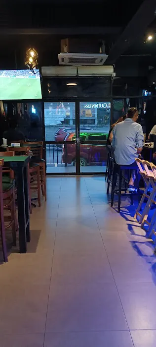 Hangout Sports Cafe & Bar Picture 10