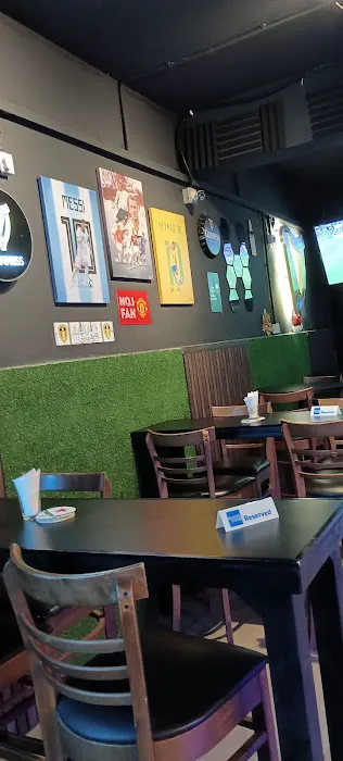 Hangout Sports Cafe & Bar Picture 9