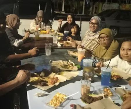 Route 11 Nasi lemak Panas