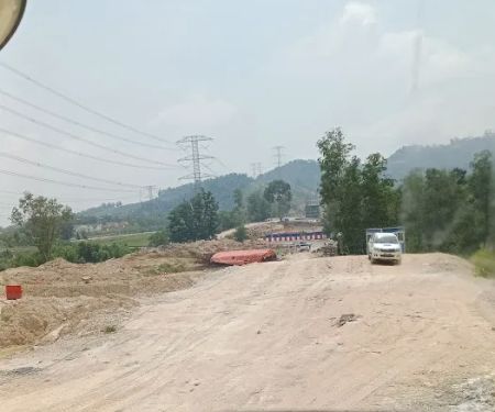 Simpang tiga ambang suria
