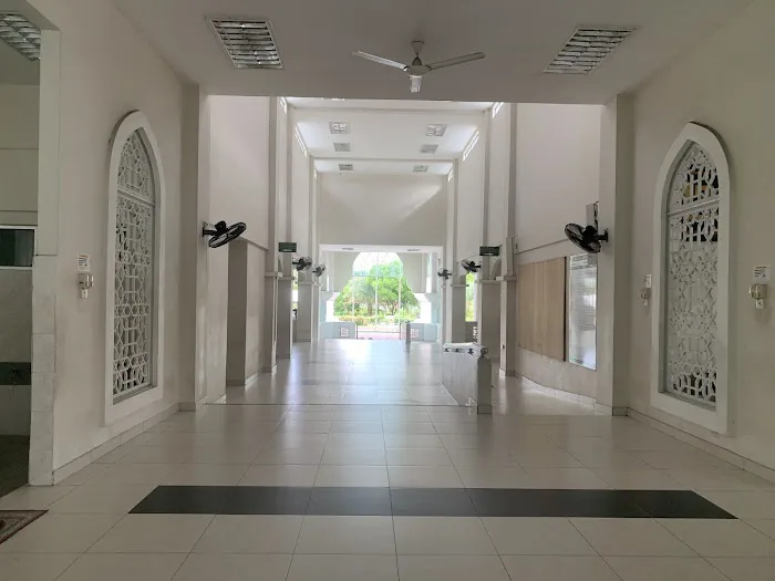 Masjid Dato' Haji Kamaruddin Seksyen 51A Picture 3