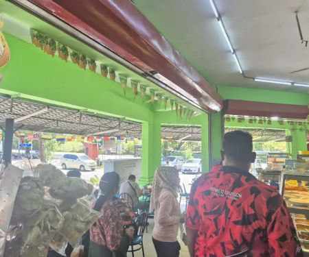 Nasi Kandar Fareed Line Clear