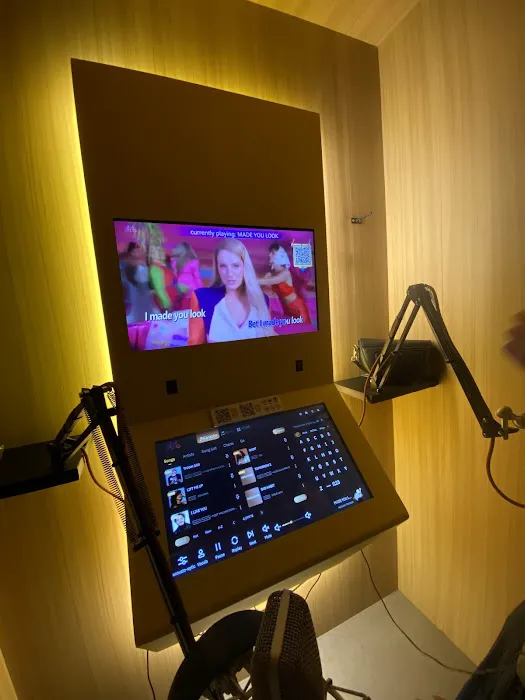 Mini Studio Karaoke @ DPULZE Shopping Centre (Cyberjaya) - #1 Self-Check-In Karaoke Studio Picture 9