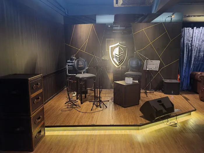 THE KNIGHTS WHISKY & WINE BAR Picture 2