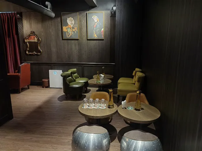 THE KNIGHTS WHISKY & WINE BAR Picture 1