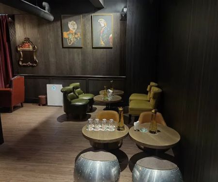 THE KNIGHTS WHISKY & WINE BAR