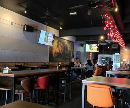 7 Paradise Pub
