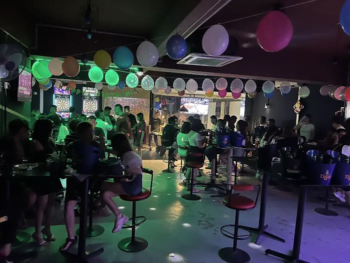 2 Night 80‘s Cafe Picture 2