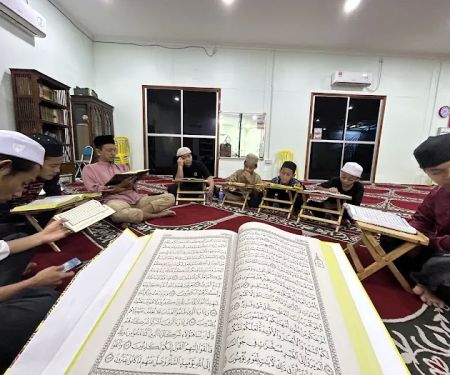 Surau At-Taqarrub