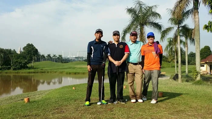 Guthrie Golf Academy Pitch & Putt Course Picture 1