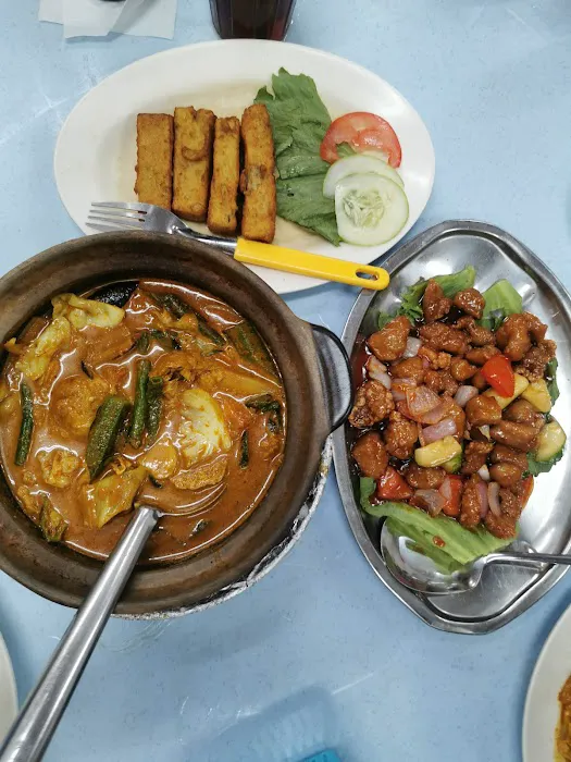 Kim Wah Restaurant | 万挠蕉赖蒸鱼头 Picture 10